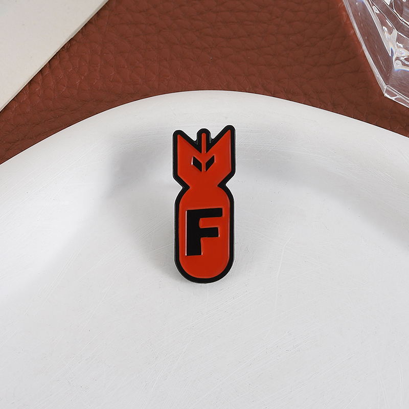Cartoon Red Bomb F Logo Enamel - Party Games Easter For Kids reseña y precio