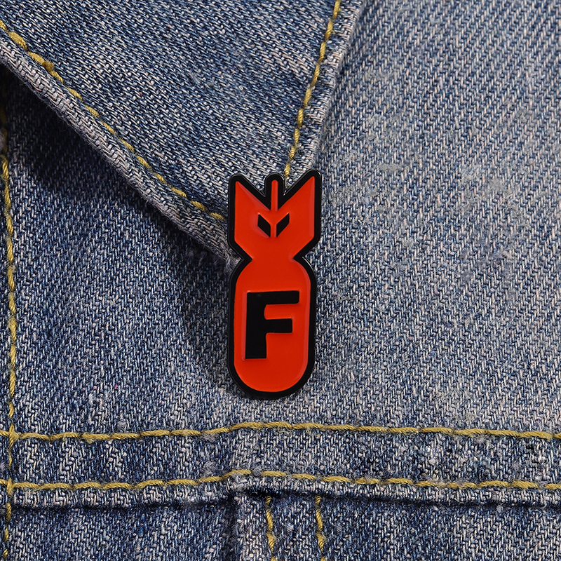 Cartoon Red Bomb F Logo Enamel - Party Games Easter For Kids reseña y precio